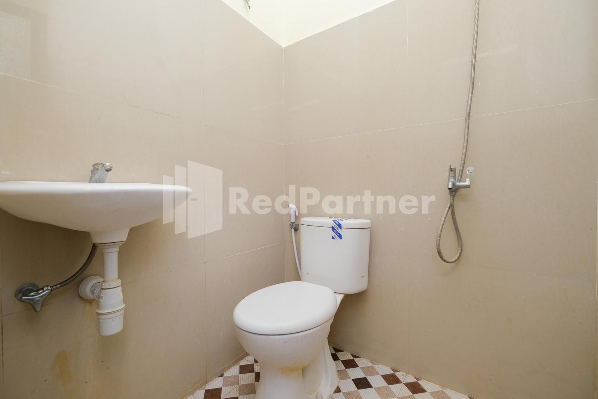 Grand Kencana Guesthouse Syariah Near Wisata Bahari Lamongan Paciran 外观 照片