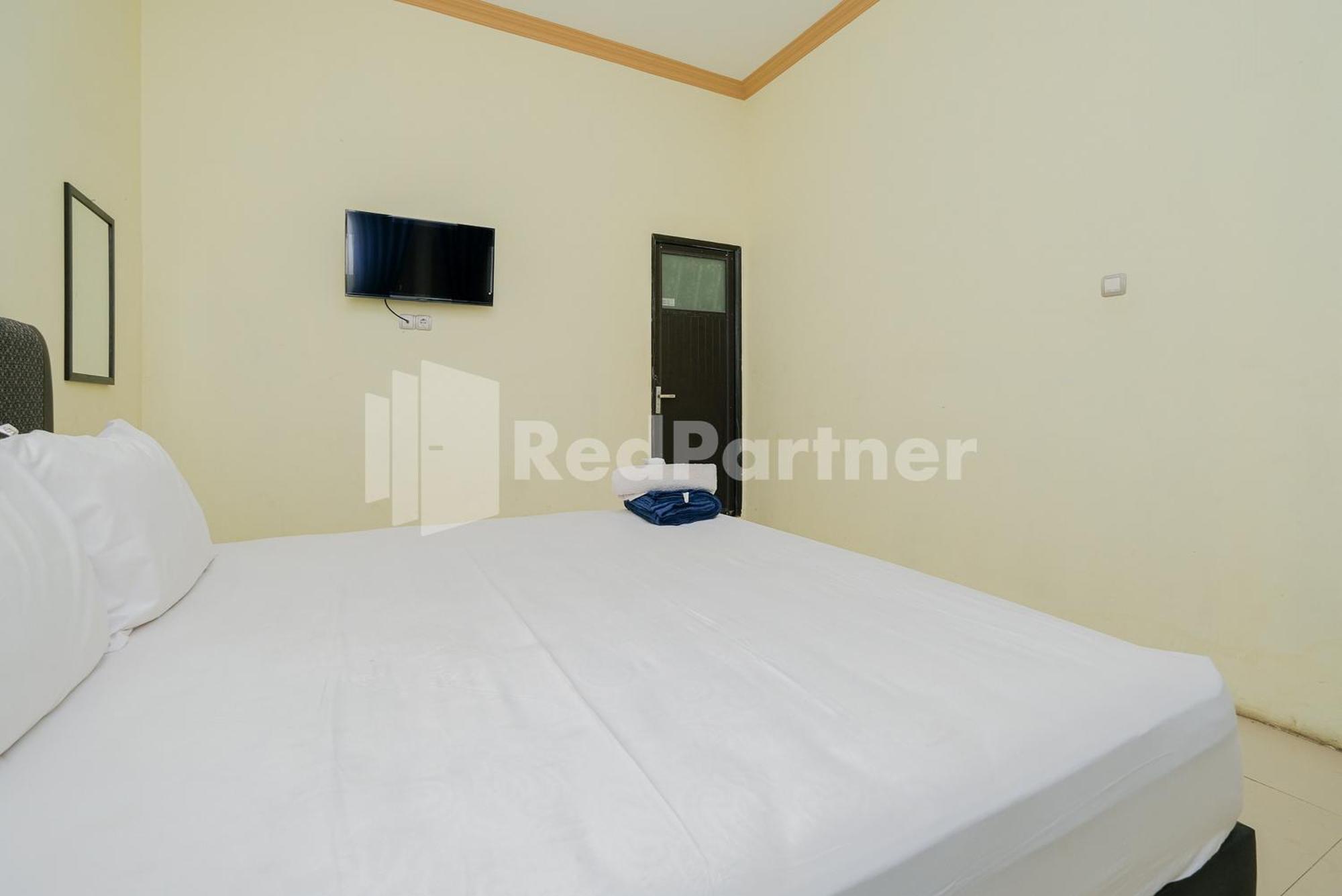 Grand Kencana Guesthouse Syariah Near Wisata Bahari Lamongan Paciran 外观 照片